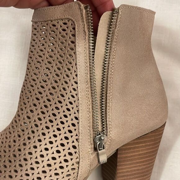 ERIC MICHAEL TAUPE OPEN YOE BOOTIES.  NEW IN BOX - Picture 8 of 12